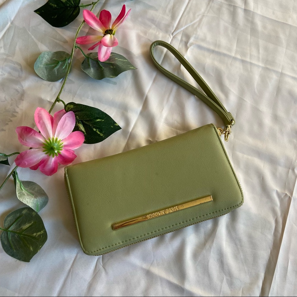 Steve Madden Wallet Organizer Wristlet Sage Green